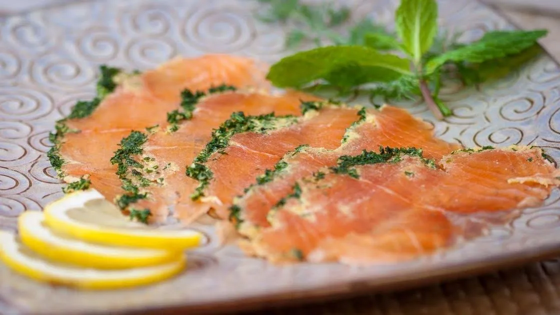Gravlax: Aprenda a Fazer Este Delicioso Prato de Salmão Curado em Casa