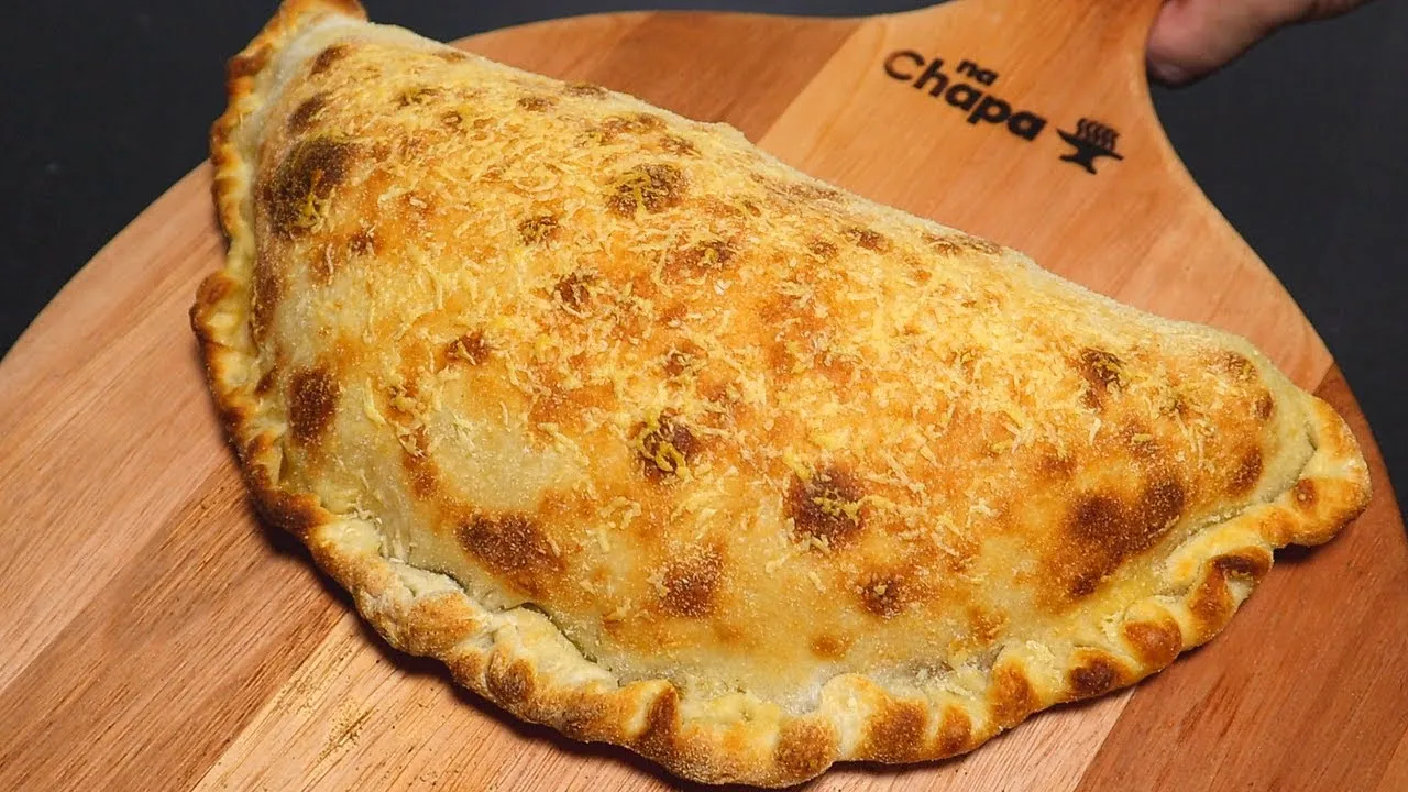 Calzone de Presunto e Queijo: Receita Completa em 8 Etapas