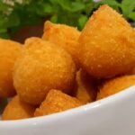 Coxinha de Frango com Requeijão