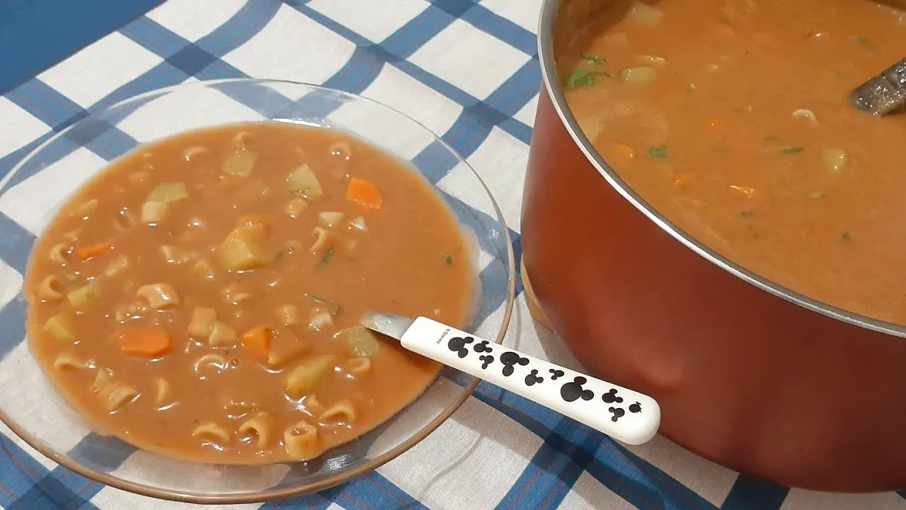 Deliciosa Sopa de Feijão