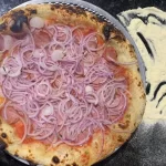 Pizza de Calabresa com Cebola