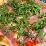 Pizza de Rúcula com Presunto