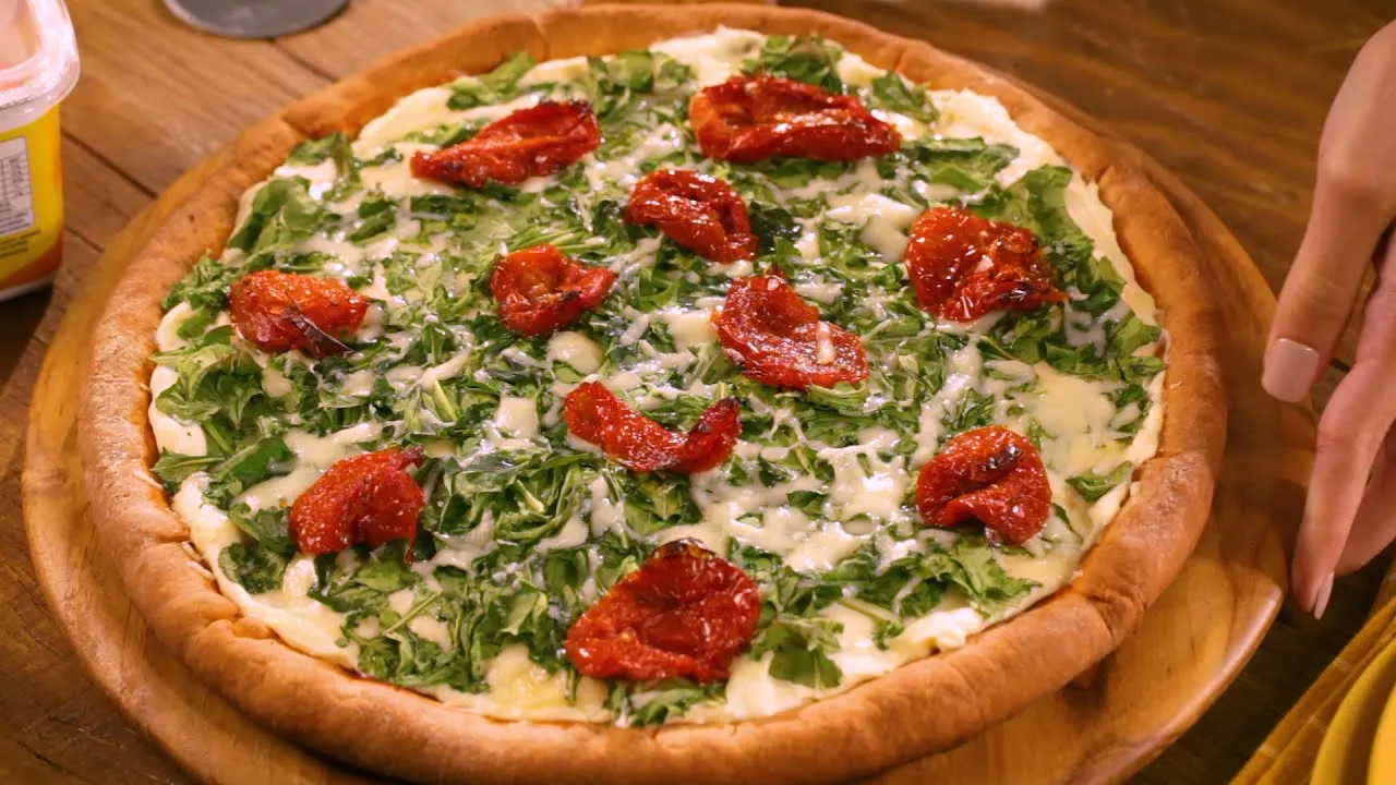 Pizza de Rúcula com Tomate Seco