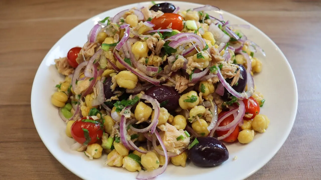 Salada de Grão-de-Bico com Atum