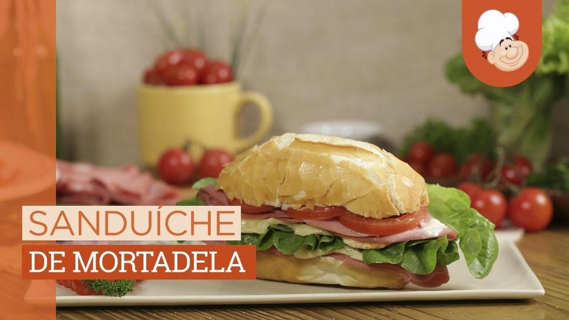 Sanduíche de mortadela