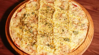 Pizza de Quatro Queijos: Receita Fácil Passo a Passo